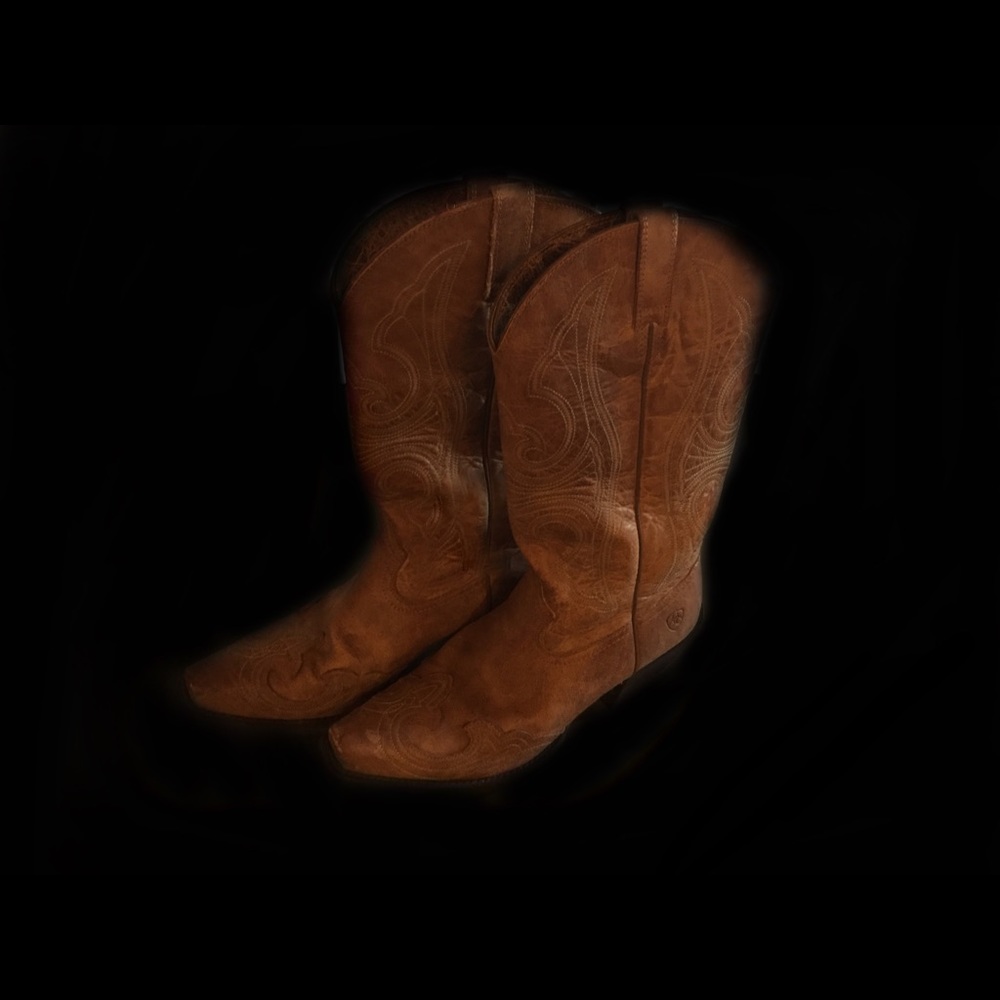 Women’s pointed toe cowboy boots